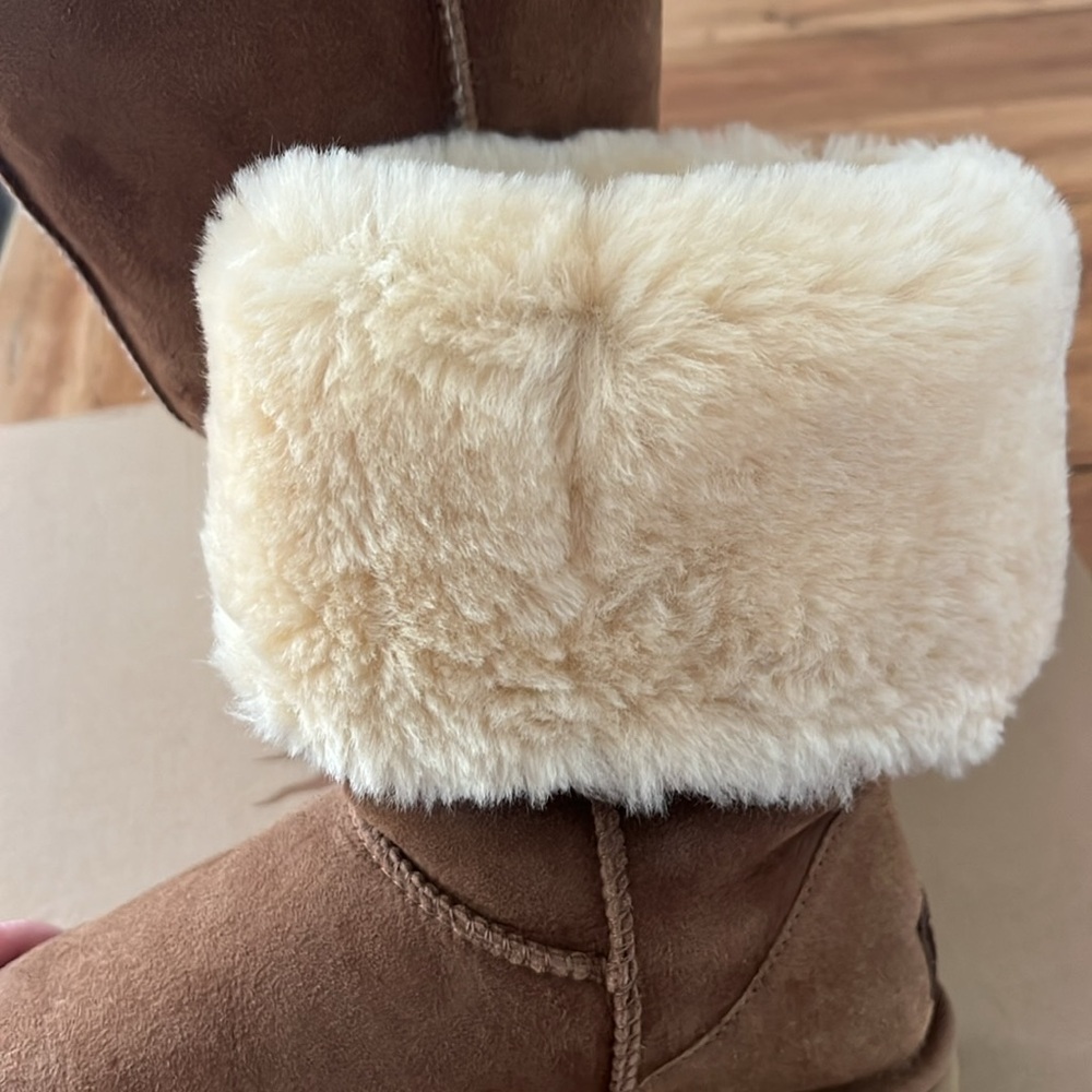 UGG Classic Tall boot size 7 - Picture 9 of 17